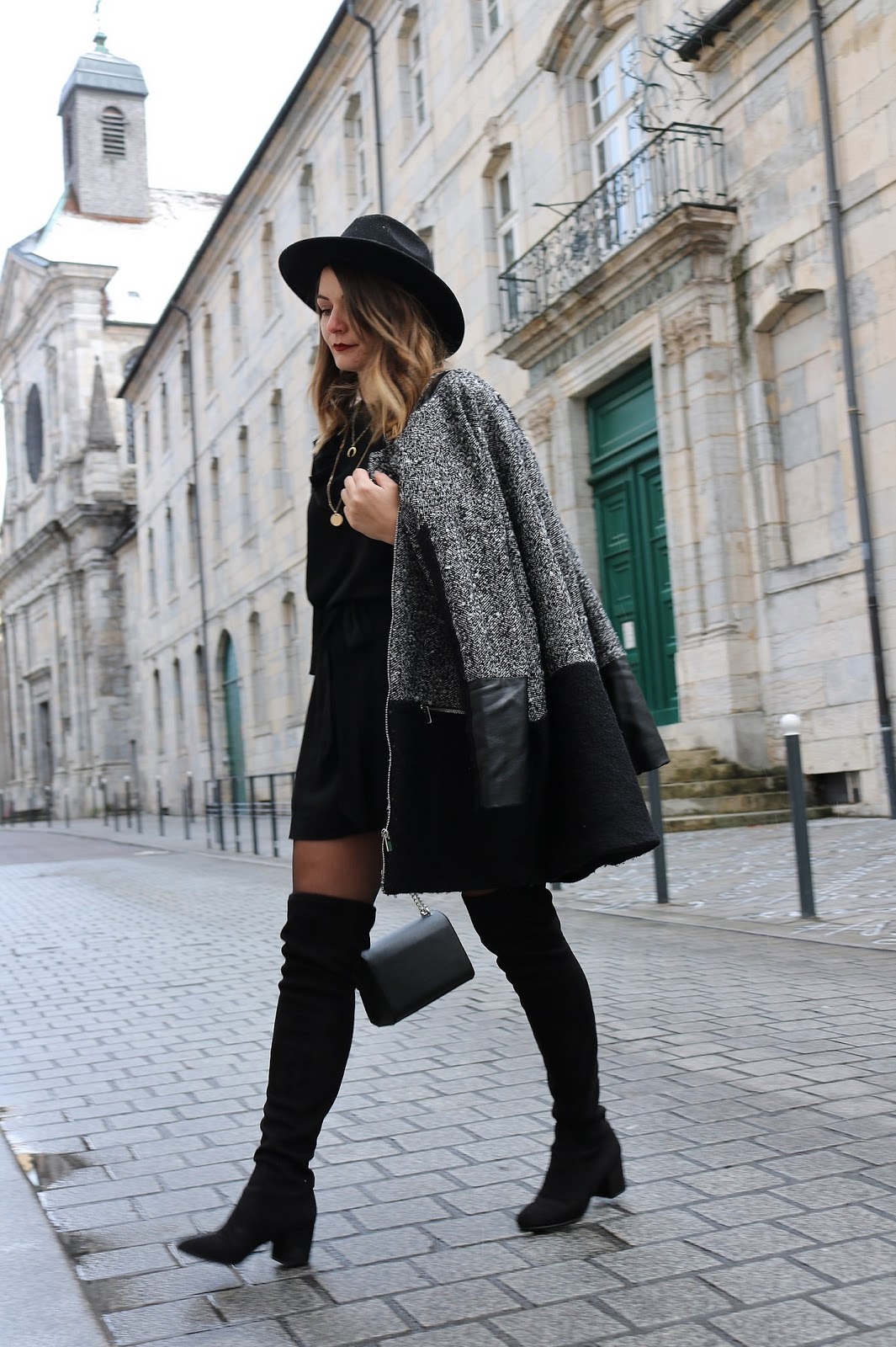 pauline-dress-besancon-look-tenue-du-jour-outfit-cuissardes-black-manteau-chine-boyfriend-chapeau-jonak-hm-believee