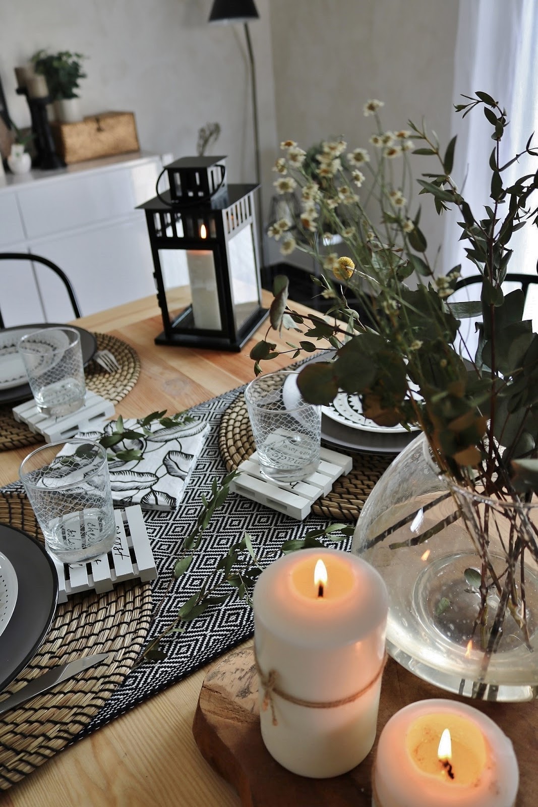 pauline-dress-blog-mode-deco-lifestyle-table-printemps-decoration-eucalyptus-tendance-2018-chemins-de-table-lanterne-boho-chic-boheme-vert-nature-plantes-besancon-fille