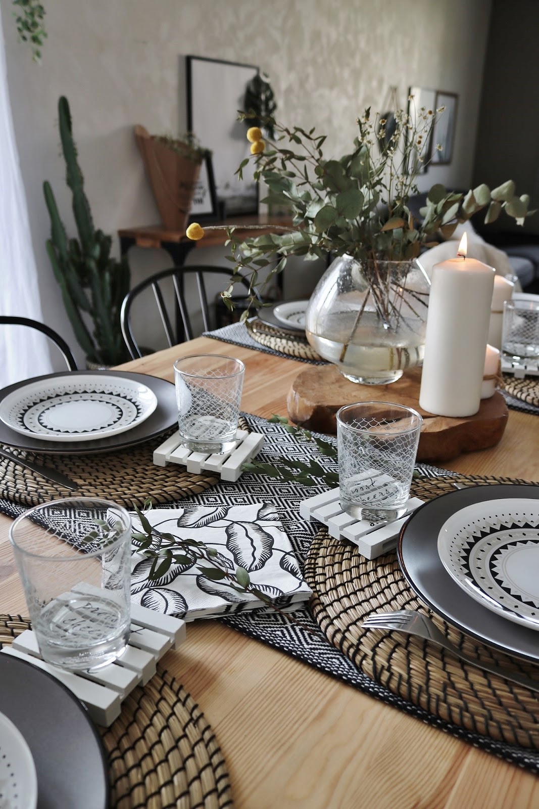 pauline-dress-blog-mode-deco-lifestyle-table-printemps-decoration-eucalyptus-tendance-2018-chemins-de-table-lanterne-boho-chic-boheme-vert-nature-plantes-besancon-fille