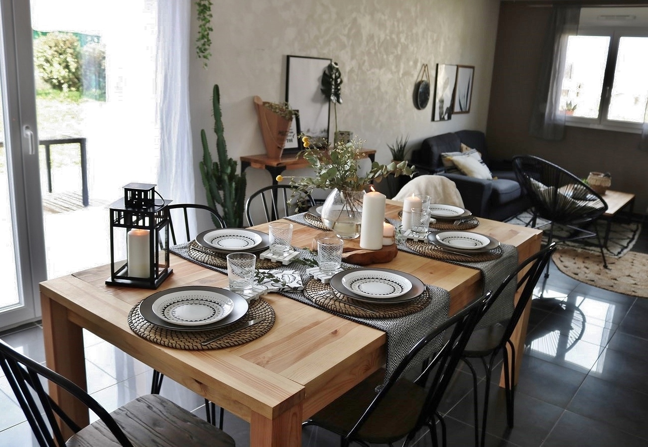 pauline-dress-blog-mode-deco-lifestyle-table-printemps-decoration-eucalyptus-tendance-2018-chemins-de-table-lanterne-boho-chic-boheme-vert-nature-plantes-besancon-fille