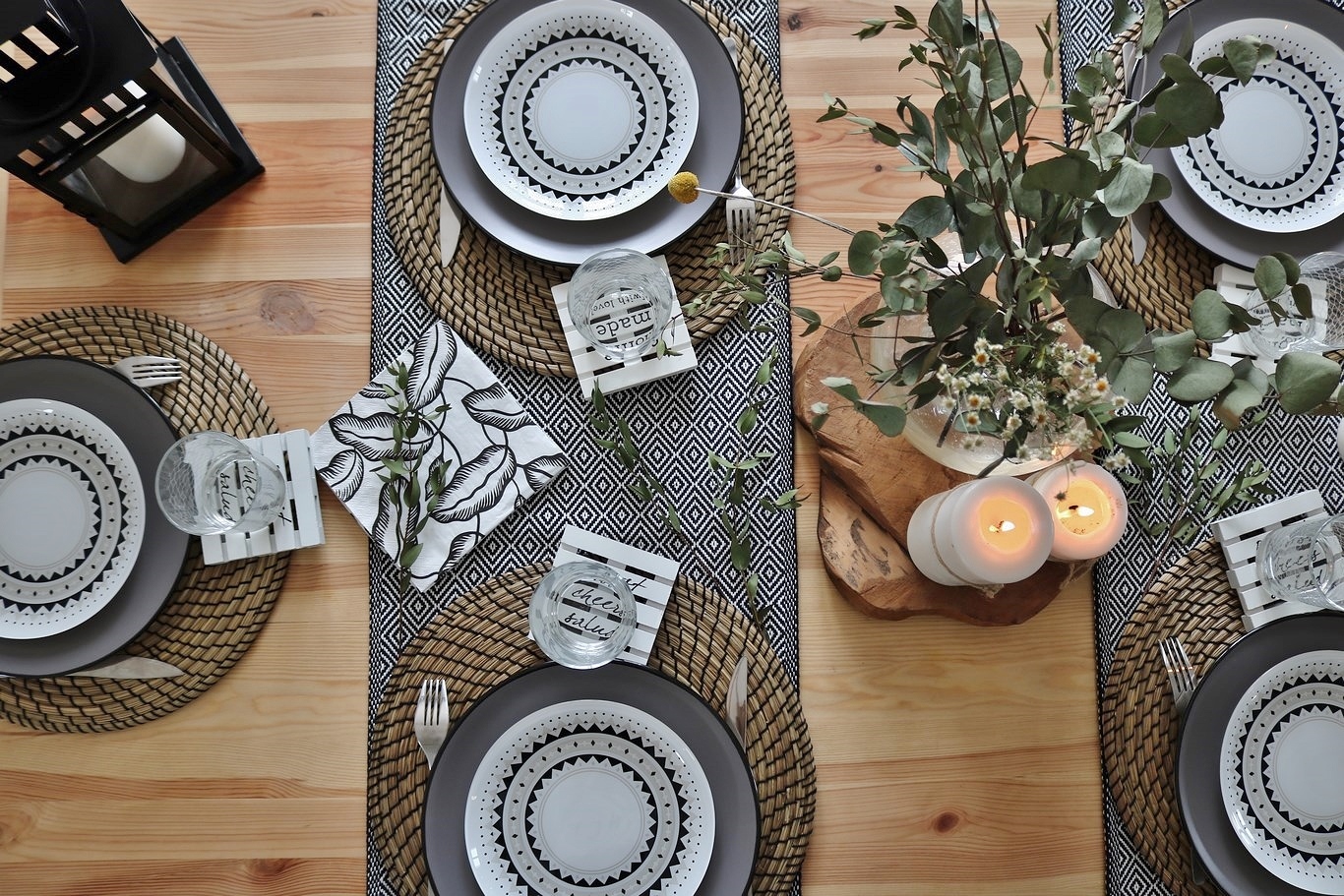pauline-dress-blog-mode-deco-lifestyle-table-printemps-decoration-eucalyptus-tendance-2018-chemins-de-table-lanterne-boho-chic-boheme-vert-nature-plantes-besancon-fille