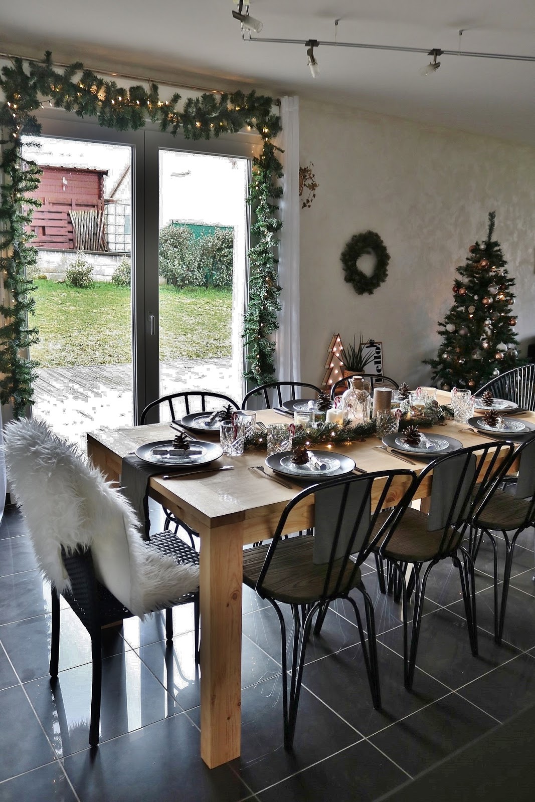 pauline-dress-table-de-noel-fetes-fin-d-annee-nouvel-an-nature-sapin-branches-cocooning-bois-tendance-pomme-de-pin-besancon