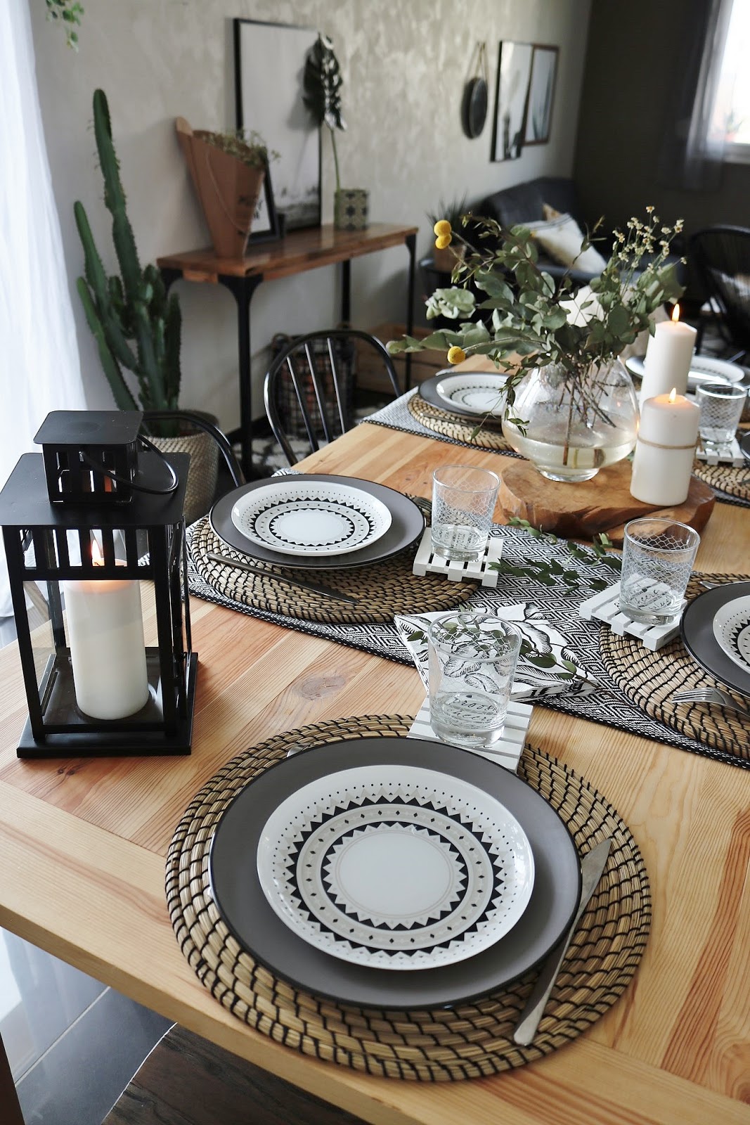 pauline-dress-blog-mode-deco-lifestyle-table-printemps-decoration-eucalyptus-tendance-2018-chemins-de-table-lanterne-boho-chic-boheme-vert-nature-plantes-besancon-fille