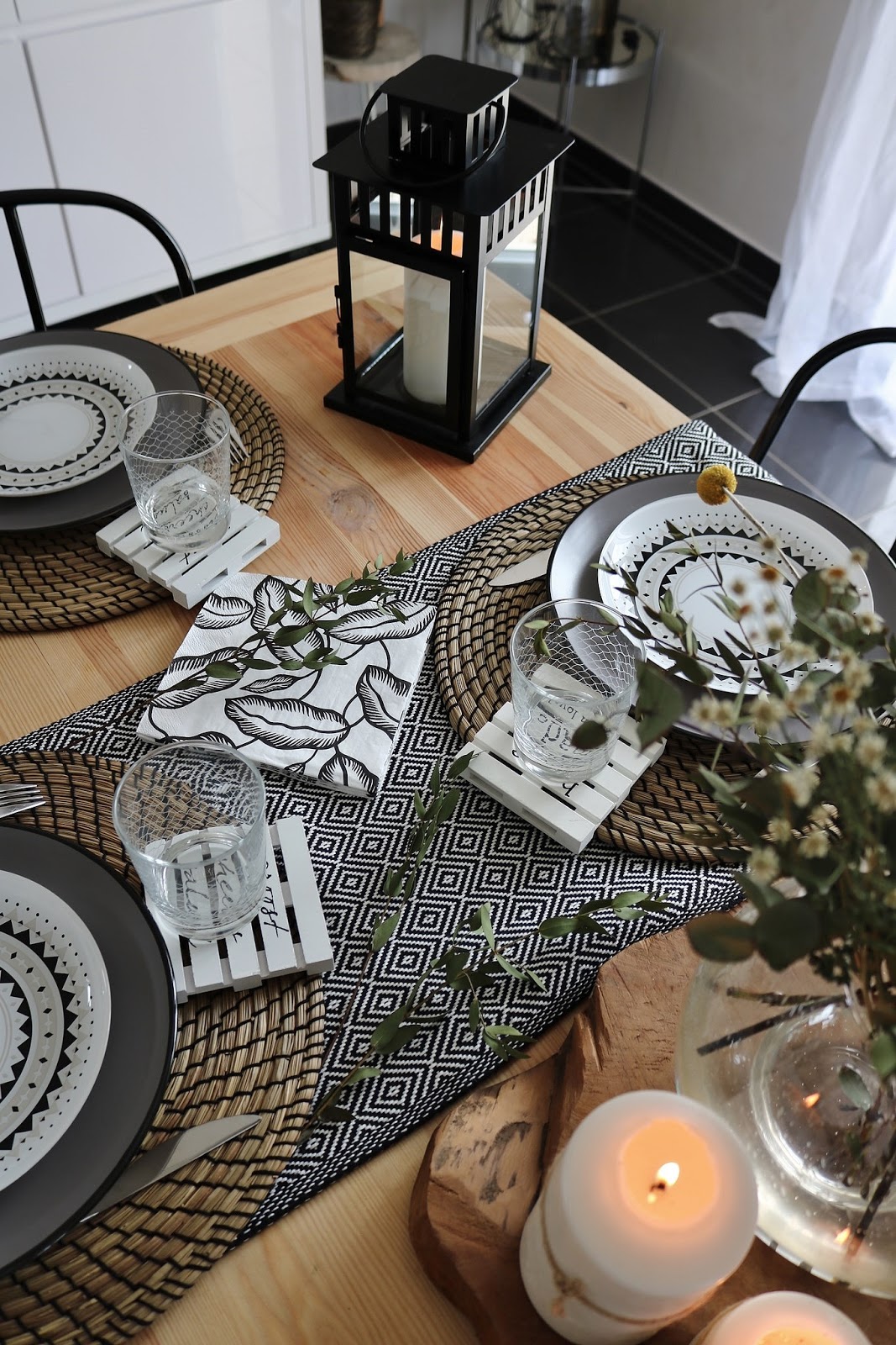 pauline-dress-blog-mode-deco-lifestyle-table-printemps-decoration-eucalyptus-tendance-2018-chemins-de-table-lanterne-boho-chic-boheme-vert-nature-plantes-besancon-fille