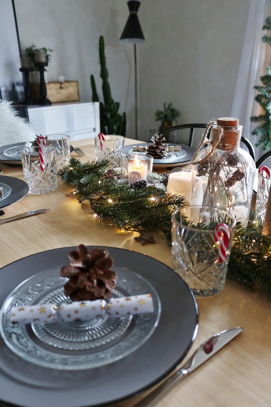 pauline-dress-table-de-noel-fetes-fin-d-annee-nouvel-an-nature-sapin-branches-cocooning-bois-tendance-pomme-de-pin-besancon