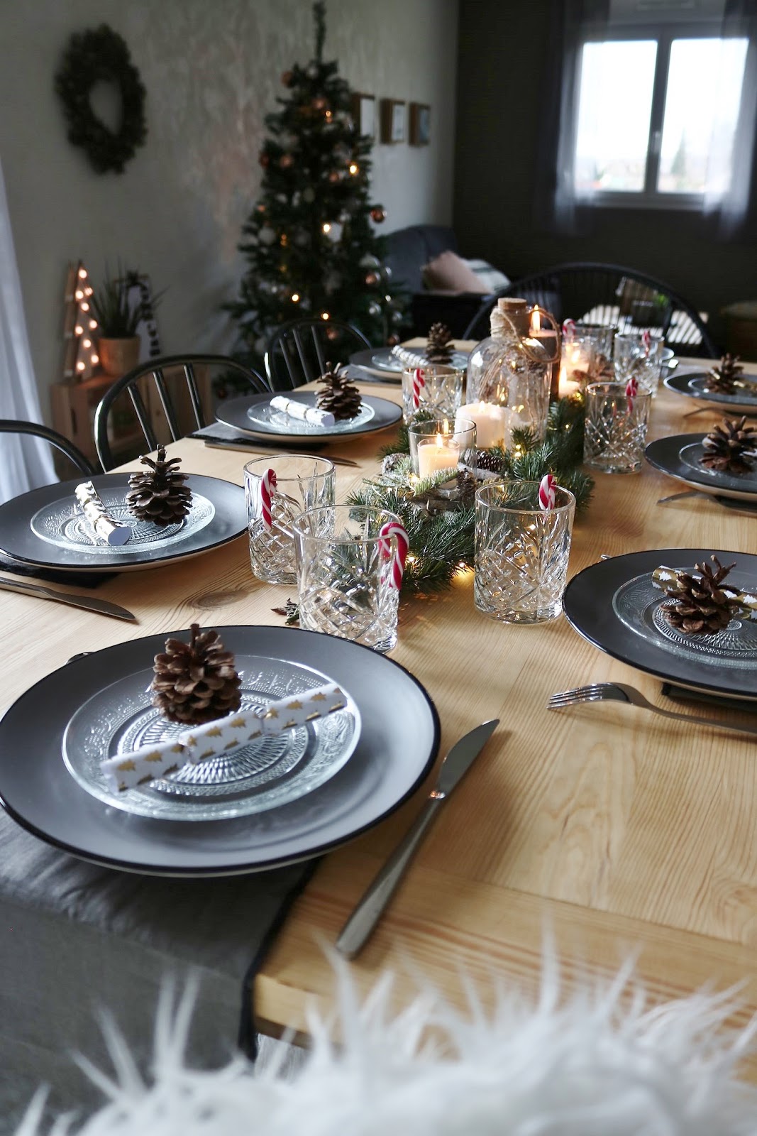 pauline-dress-table-de-noel-fetes-fin-d-annee-nouvel-an-nature-sapin-branches-cocooning-bois-tendance-pomme-de-pin-besancon