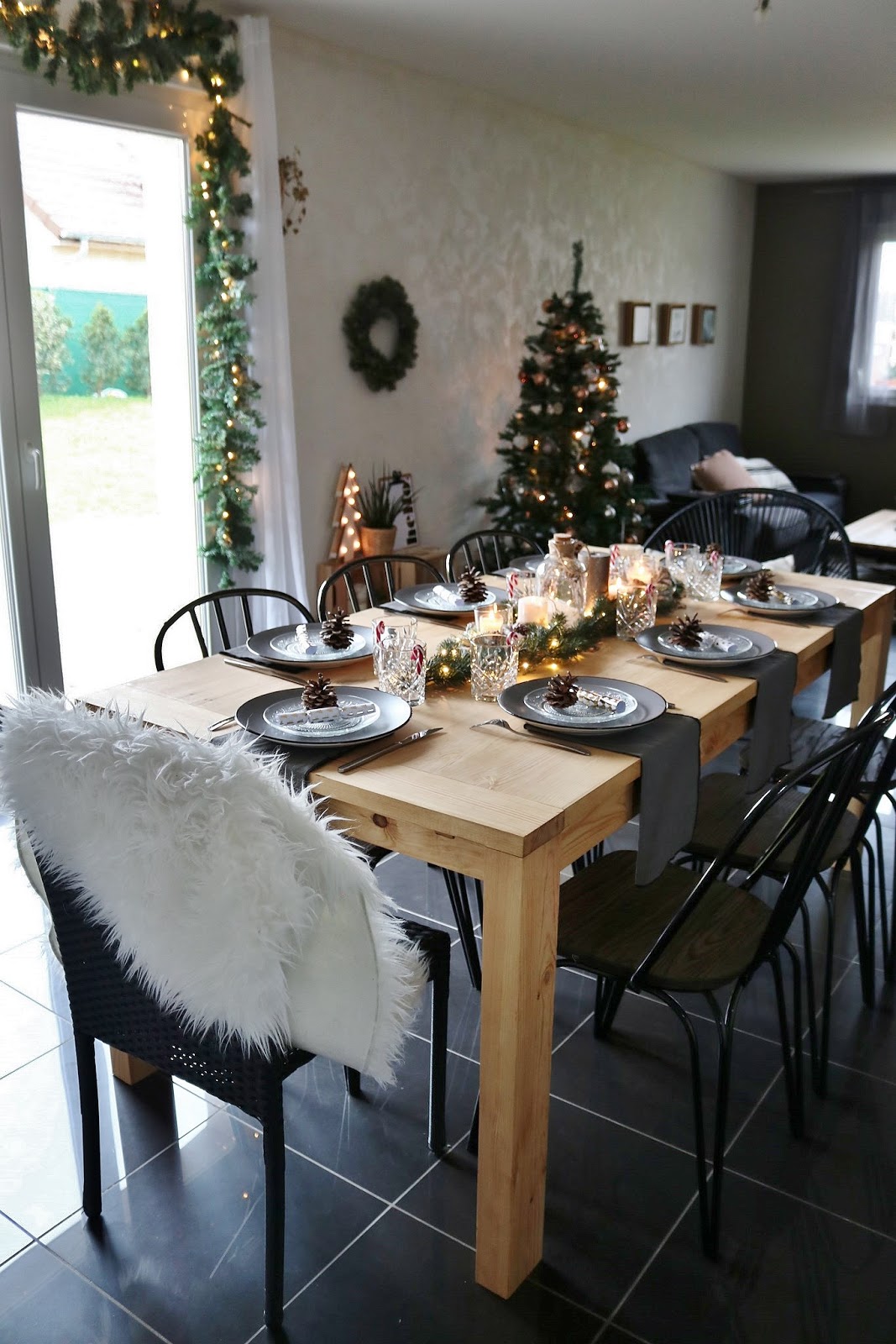 pauline-dress-table-de-noel-fetes-fin-d-annee-nouvel-an-nature-sapin-branches-cocooning-bois-tendance-pomme-de-pin-besancon