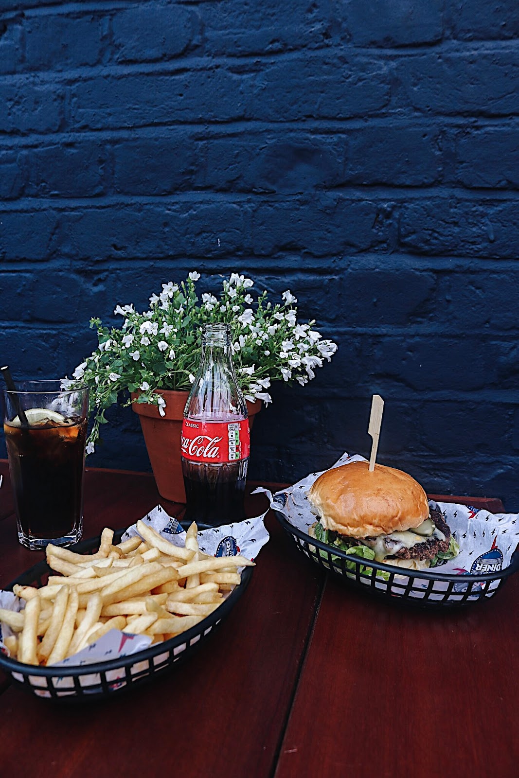 pauline-dress-blog-mode-deco-lifestyle-travel-voyage-europe-londres-angleterre-idees-visites-parcours-touristique-instagram-instagrammable-lieux-camden-the-diner