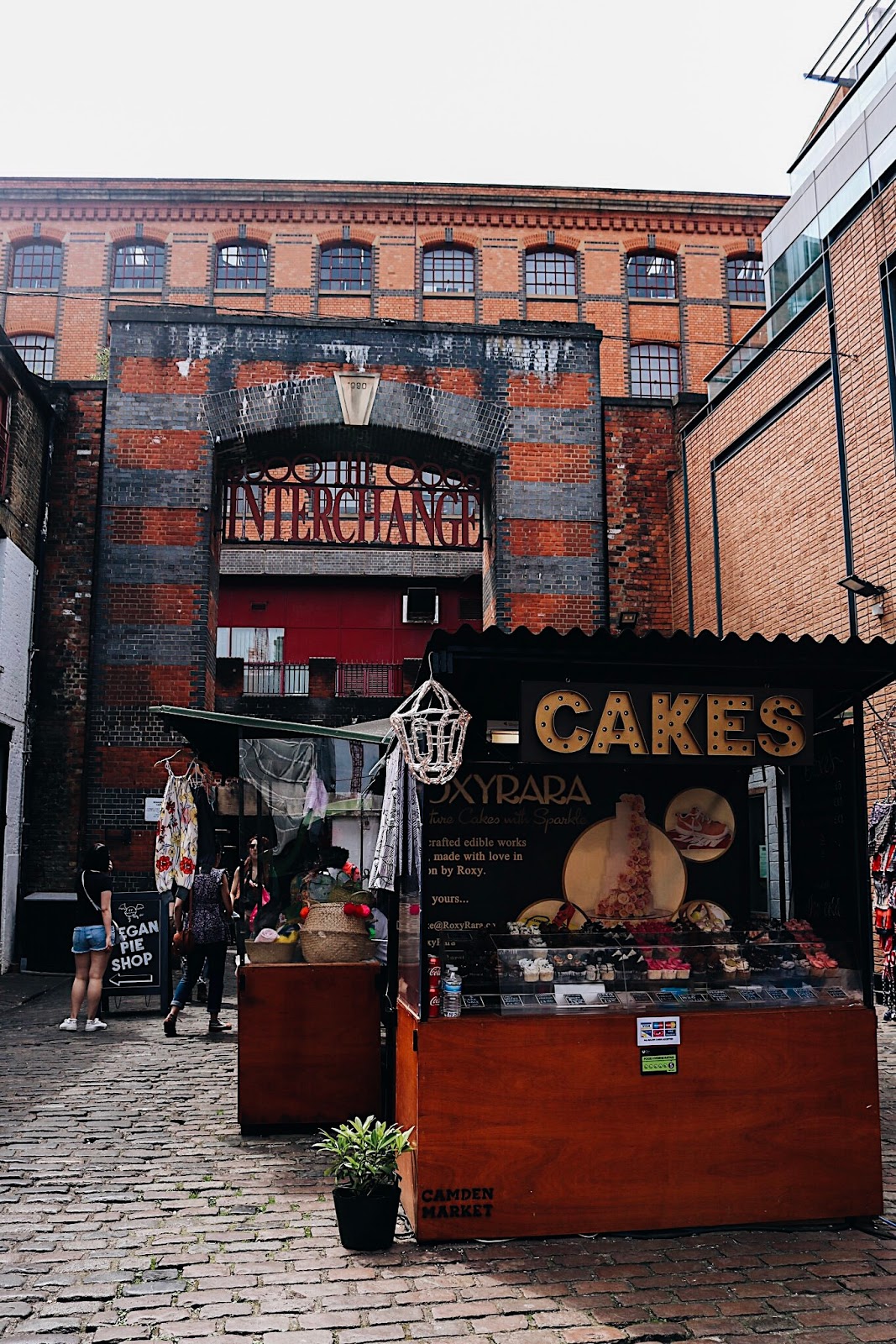 pauline-dress-blog-mode-deco-lifestyle-travel-voyage-europe-londres-angleterre-idees-visites-parcours-touristique-instagram-instagrammable-lieux-camden-cakes