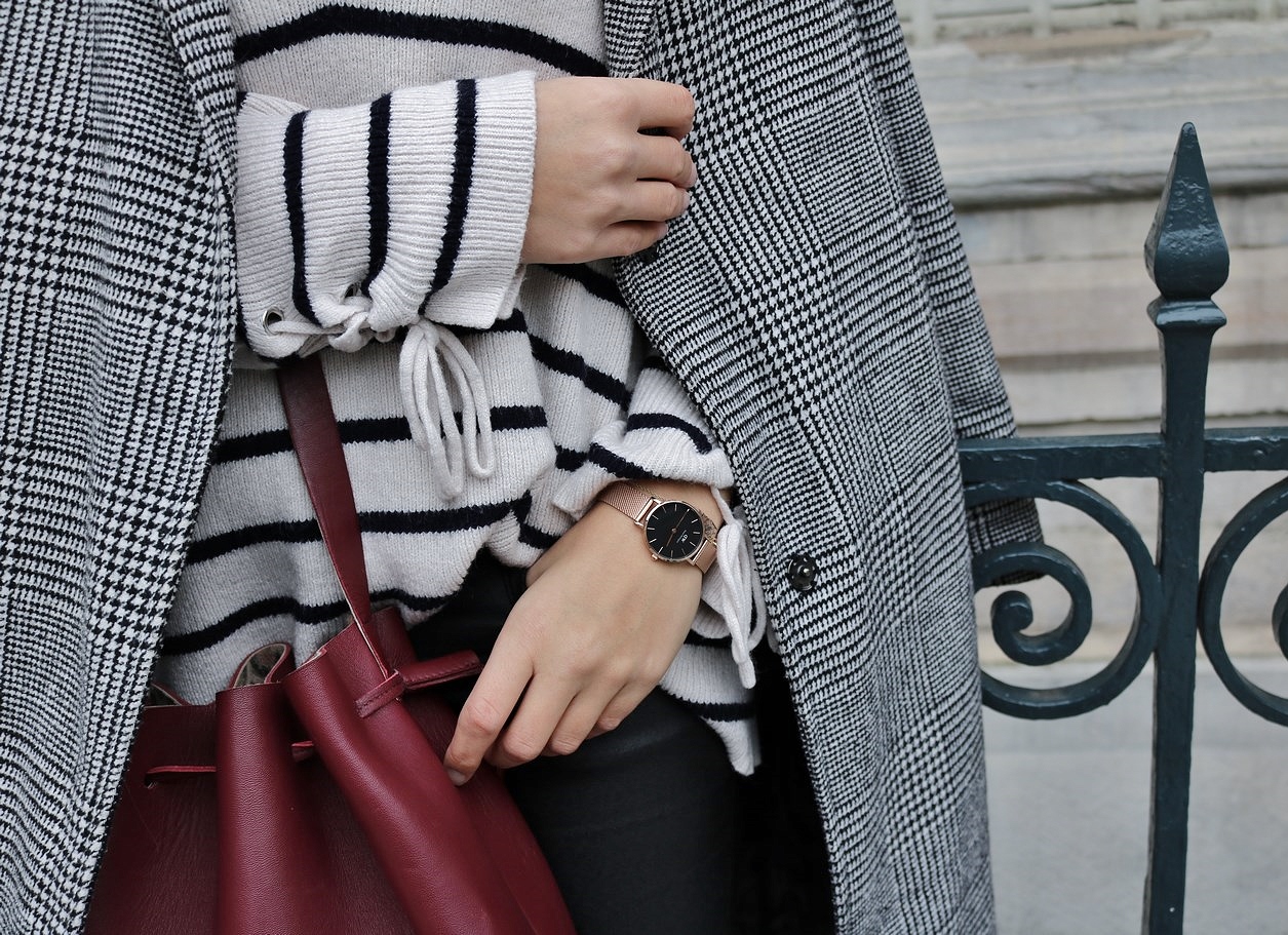 pauline-dress-look-tenue-mode-outfit-manteau-long-prince-de-galles-besancon-simili-pull-maille-pretty-wire-sac-sezanne-paris